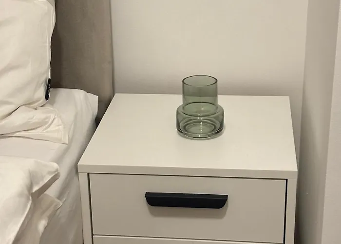 1 Bdr - Spark, Near Vienna's Old Wien