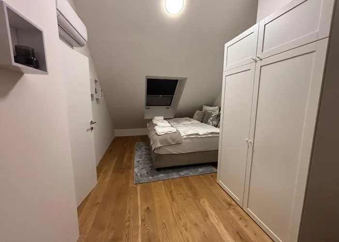 1 Bdr - Spark, Near Vienna's Old Wien