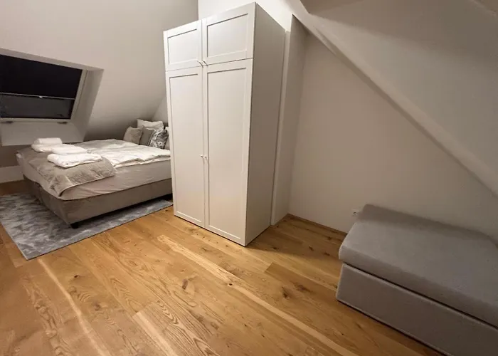 1 Bdr - Spark, Near Vienna's Old Wien